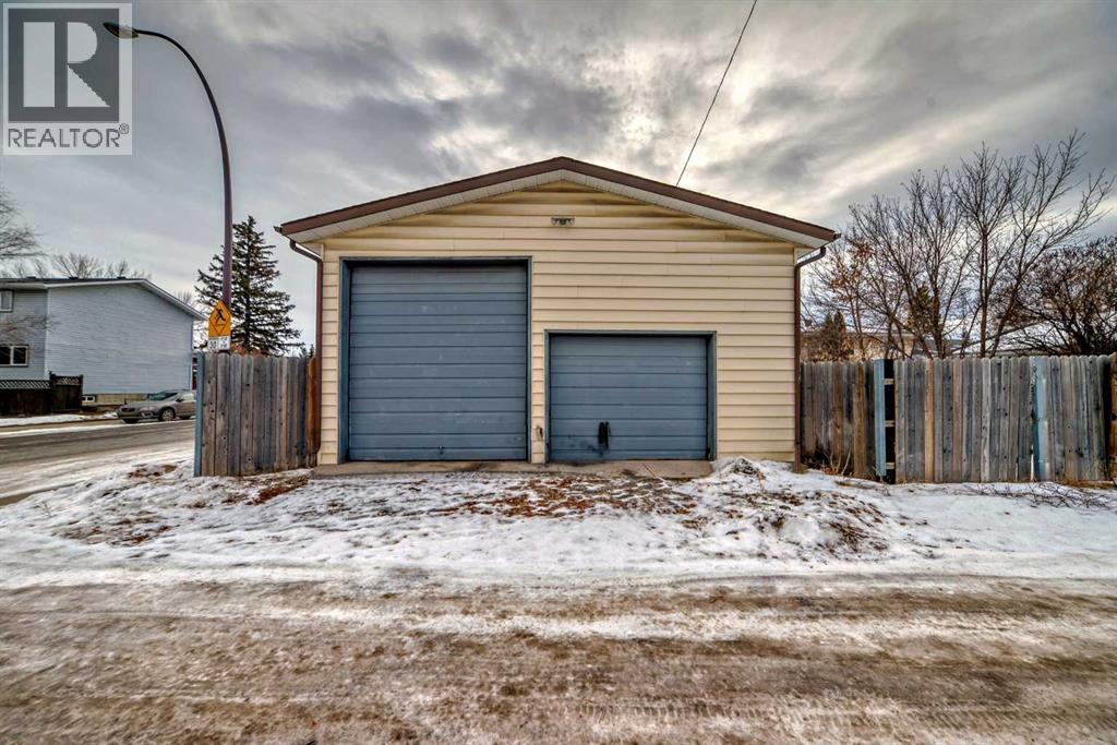 652 Queensland Drive Se, Calgary, Alberta  T2J 4G7 - Photo 26 - A2203586