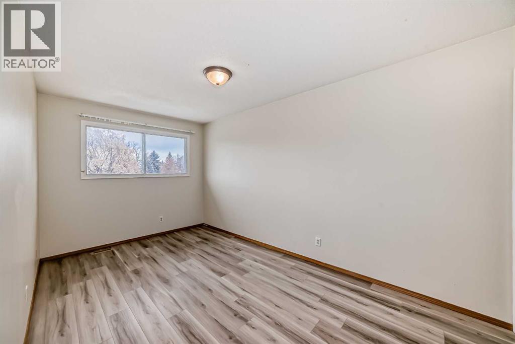 652 Queensland Drive Se, Calgary, Alberta  T2J 4G7 - Photo 17 - A2203586