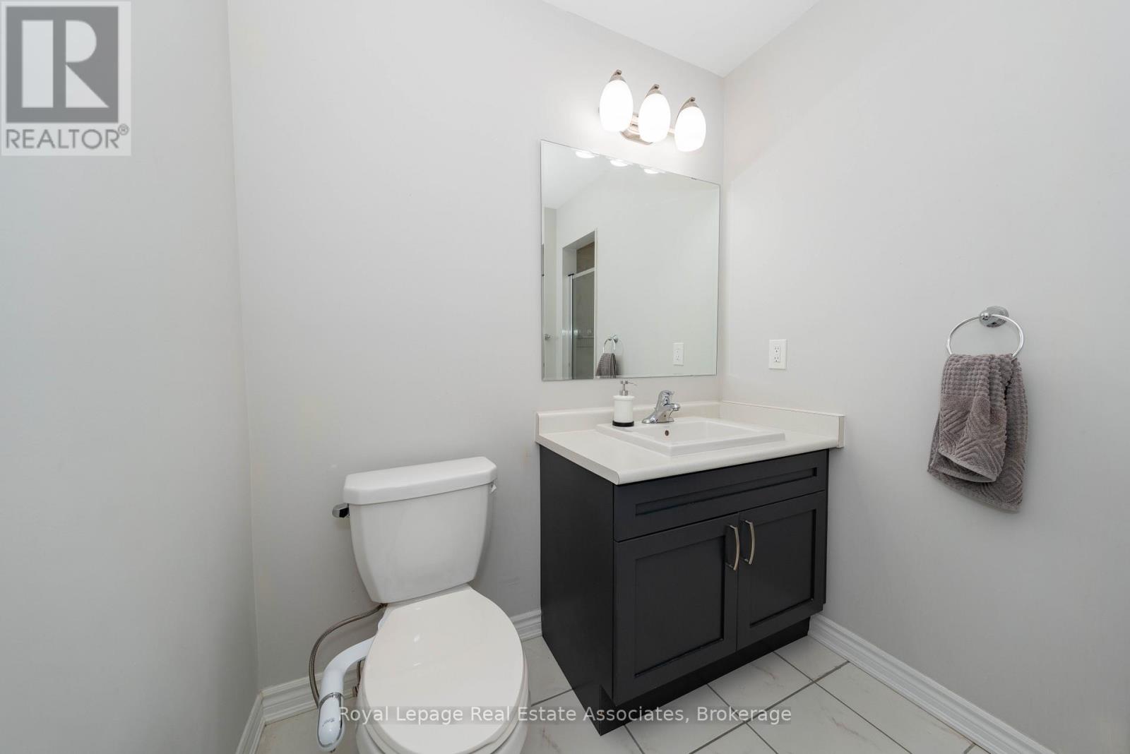 111 Gore Court, Milton, Ontario  L9E 1G3 - Photo 13 - W12651308