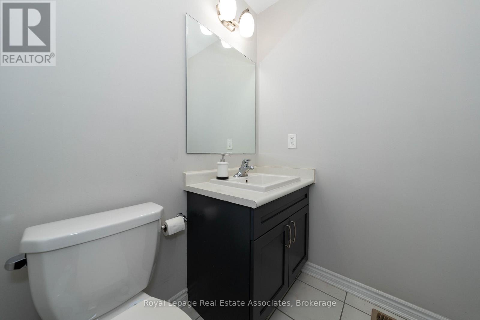 111 Gore Court, Milton, Ontario  L9E 1G3 - Photo 18 - W12651308