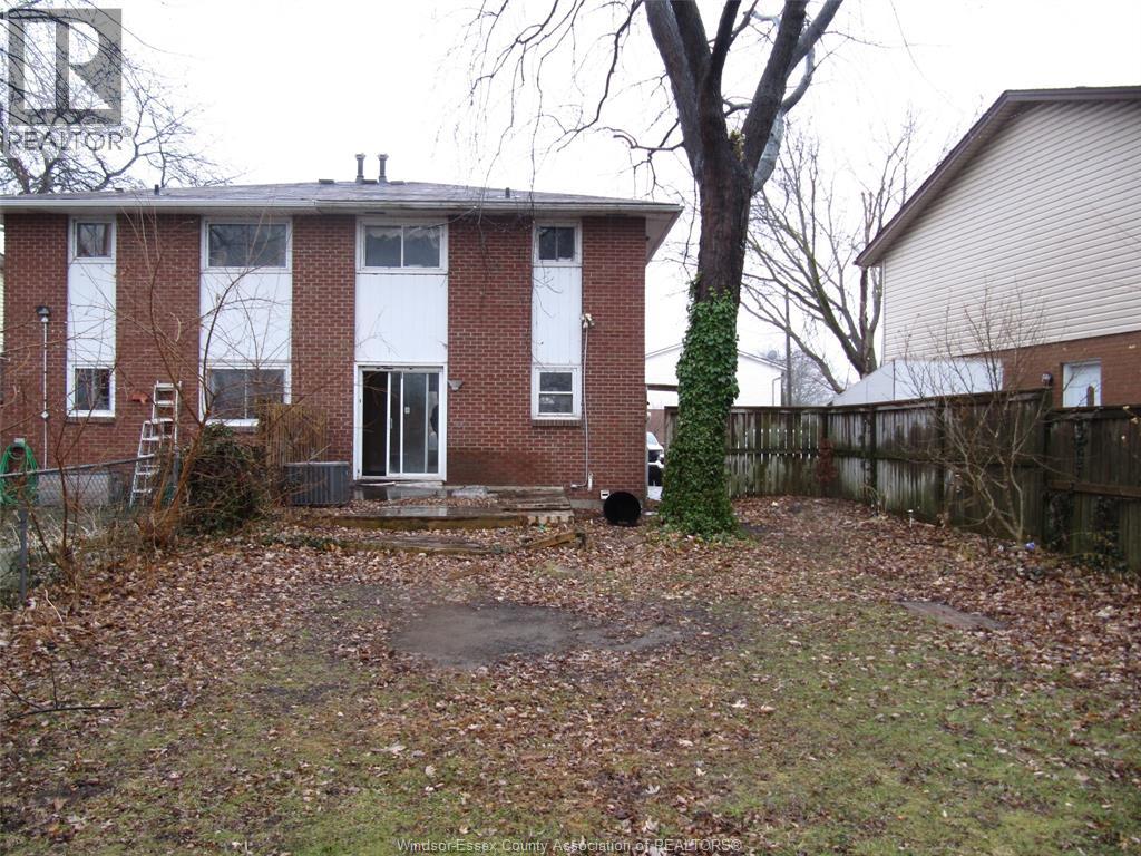 9676 Melville, Windsor, Ontario N8R 1B3 - Photo 2 - 25031816