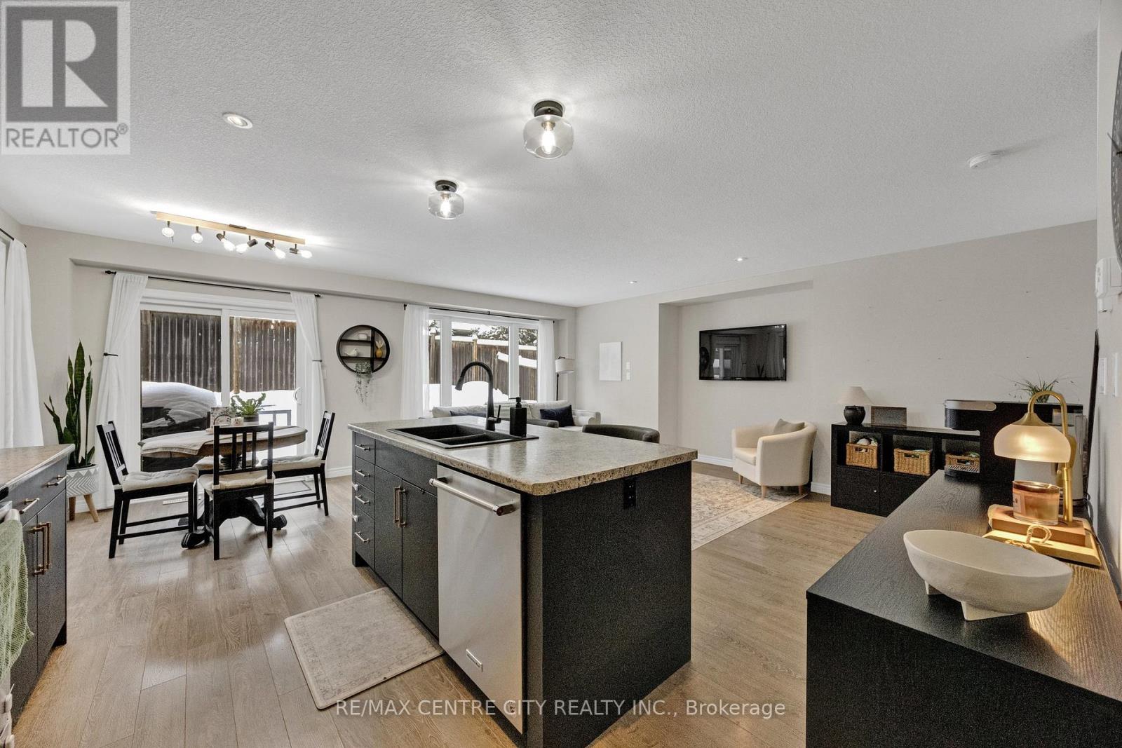 6929 Vallas Circle, London South, Ontario  N6P 0V4 - Photo 10 - X12651344