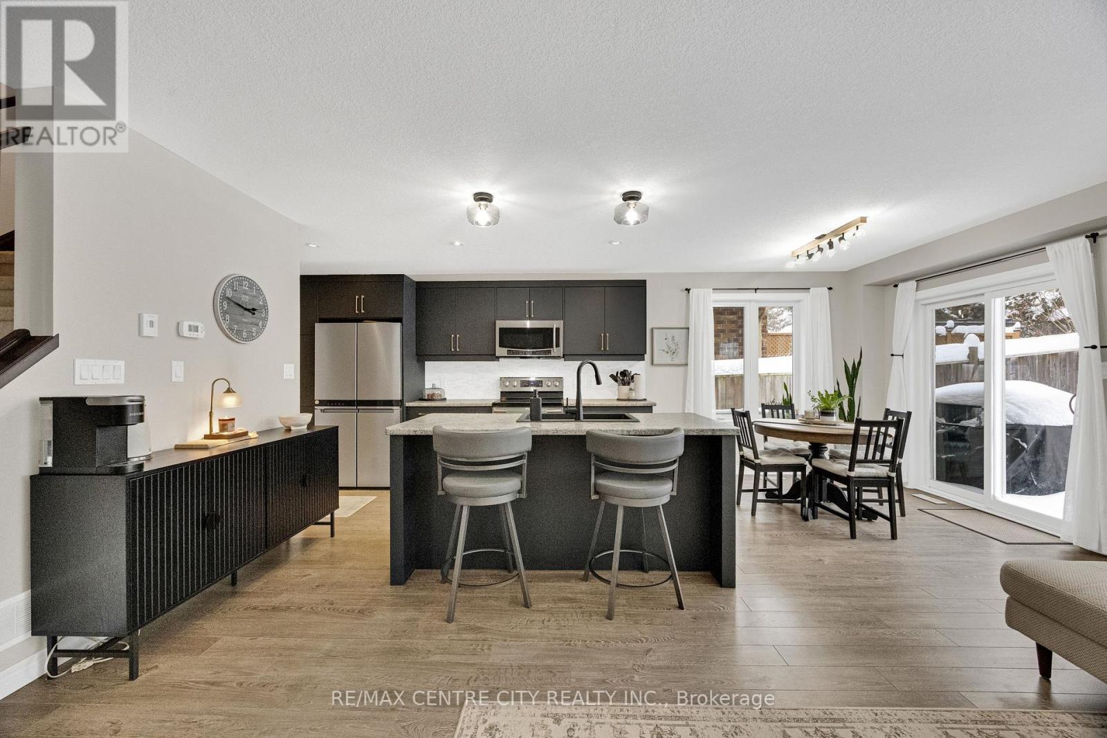 6929 Vallas Circle, London South, Ontario  N6P 0V4 - Photo 12 - X12651344