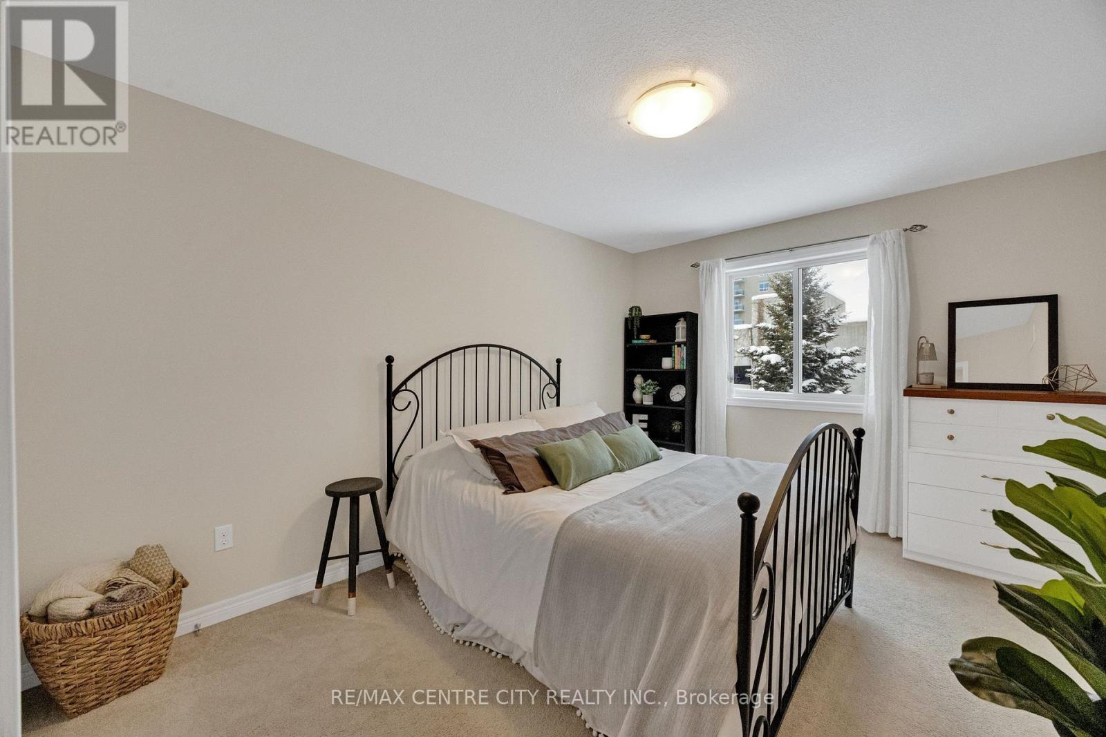 6929 Vallas Circle, London South, Ontario  N6P 0V4 - Photo 29 - X12651344