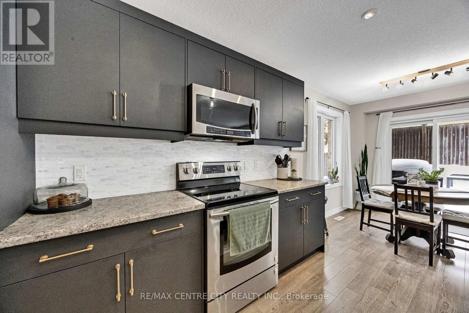 6929 Vallas Circle, London South, Ontario  N6P 0V4 - Photo 5 - X12651344