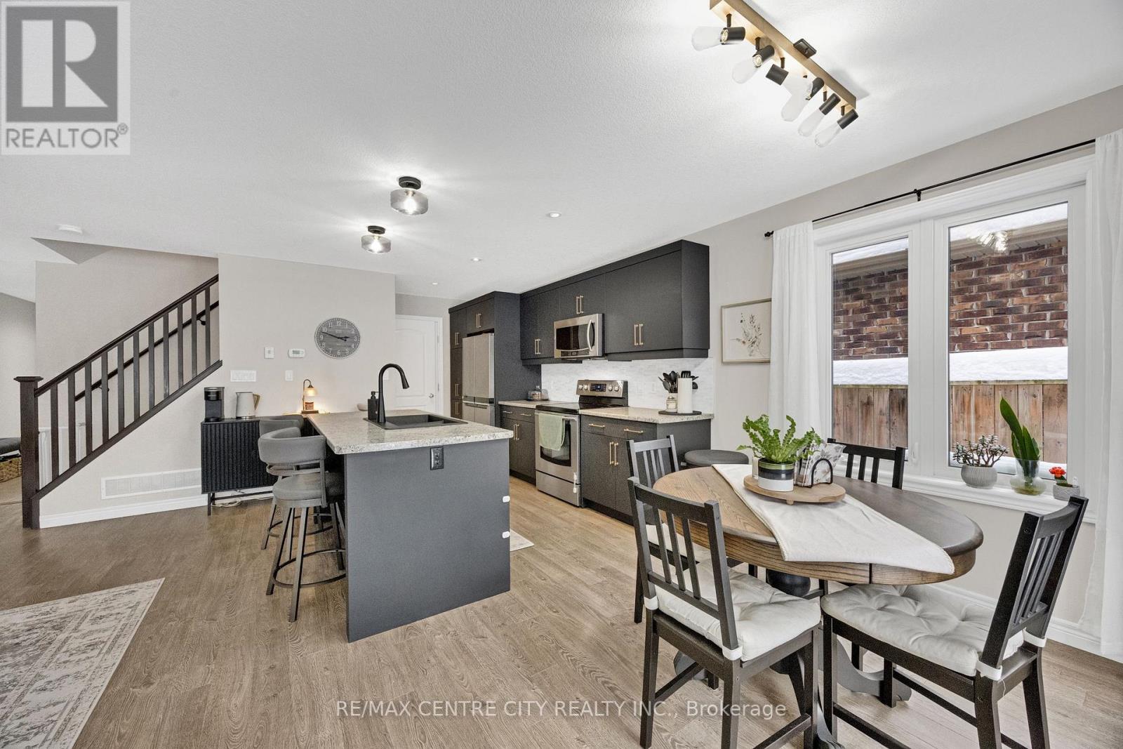 6929 Vallas Circle, London South, Ontario  N6P 0V4 - Photo 8 - X12651344