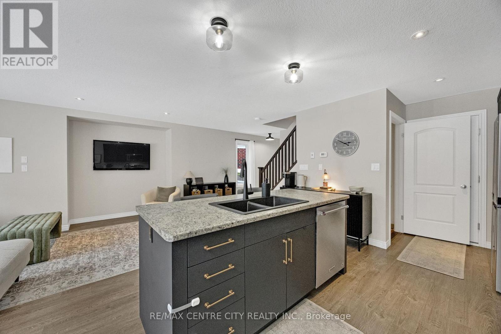 6929 Vallas Circle, London South, Ontario  N6P 0V4 - Photo 9 - X12651344