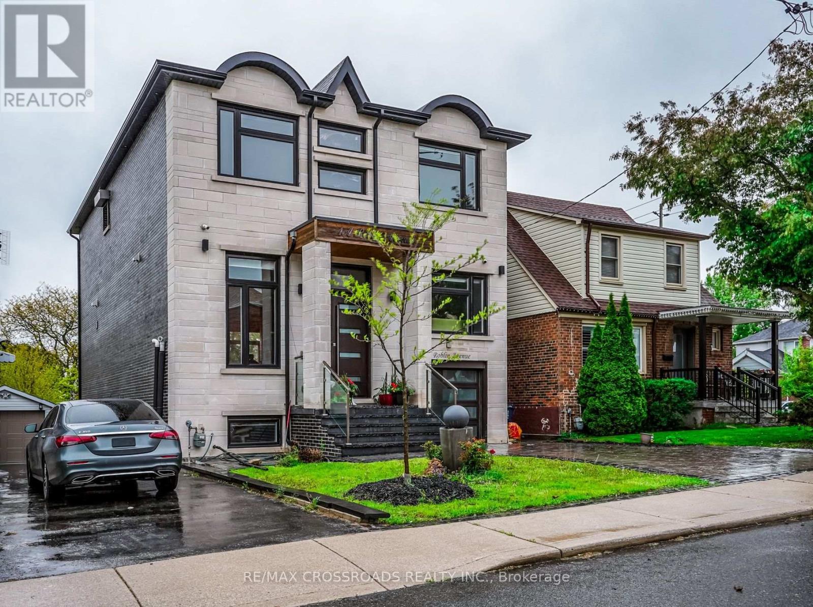 1A ROBLIN AVENUE, Toronto, Ontario