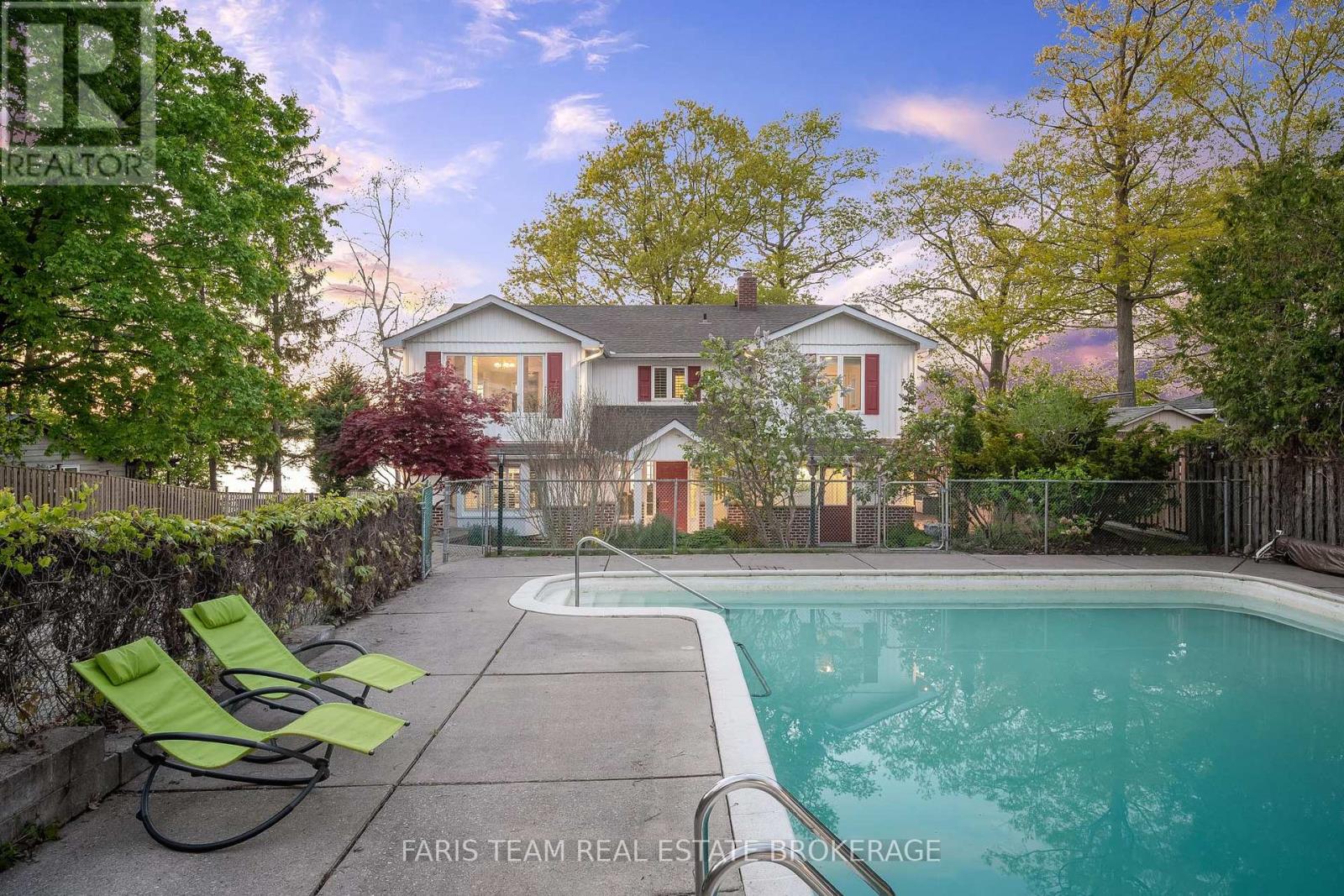 10 White Oaks Road, Barrie (South Shore), Ontario  L4N 4C1 - Photo 3 - S12651342