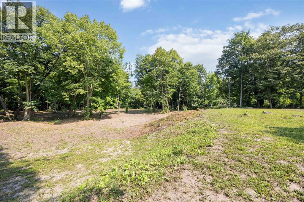 6851 FLEMING STREET Plympton-Wyoming Ontario Canada N0N1E0 4