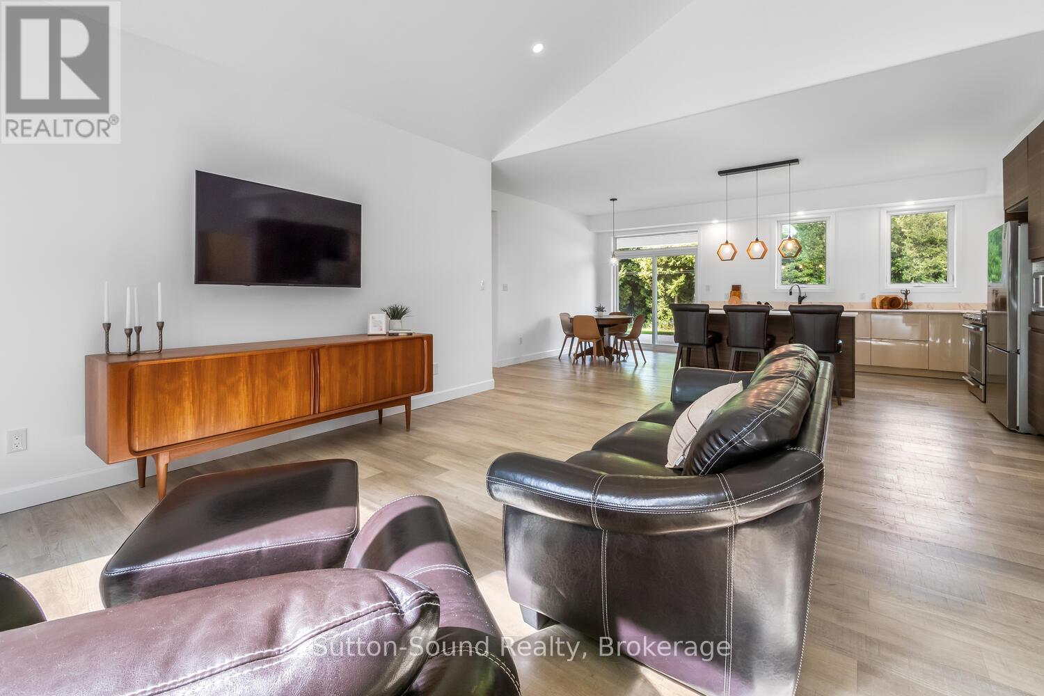 293 Everatt Side Road, Northern Bruce Peninsula, Ontario  N0H 1W0 - Photo 10 - X12423325