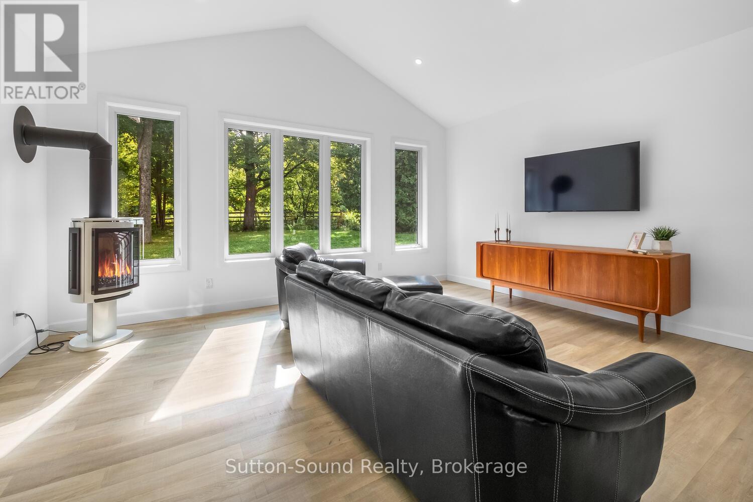 293 Everatt Side Road, Northern Bruce Peninsula, Ontario  N0H 1W0 - Photo 9 - X12423325