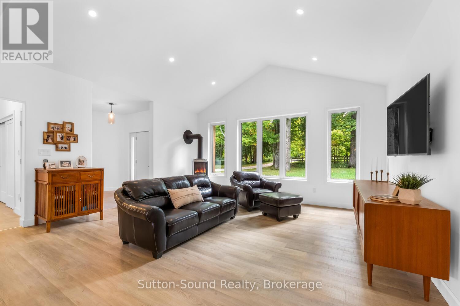 293 Everatt Side Road, Northern Bruce Peninsula, Ontario  N0H 1W0 - Photo 8 - X12423325