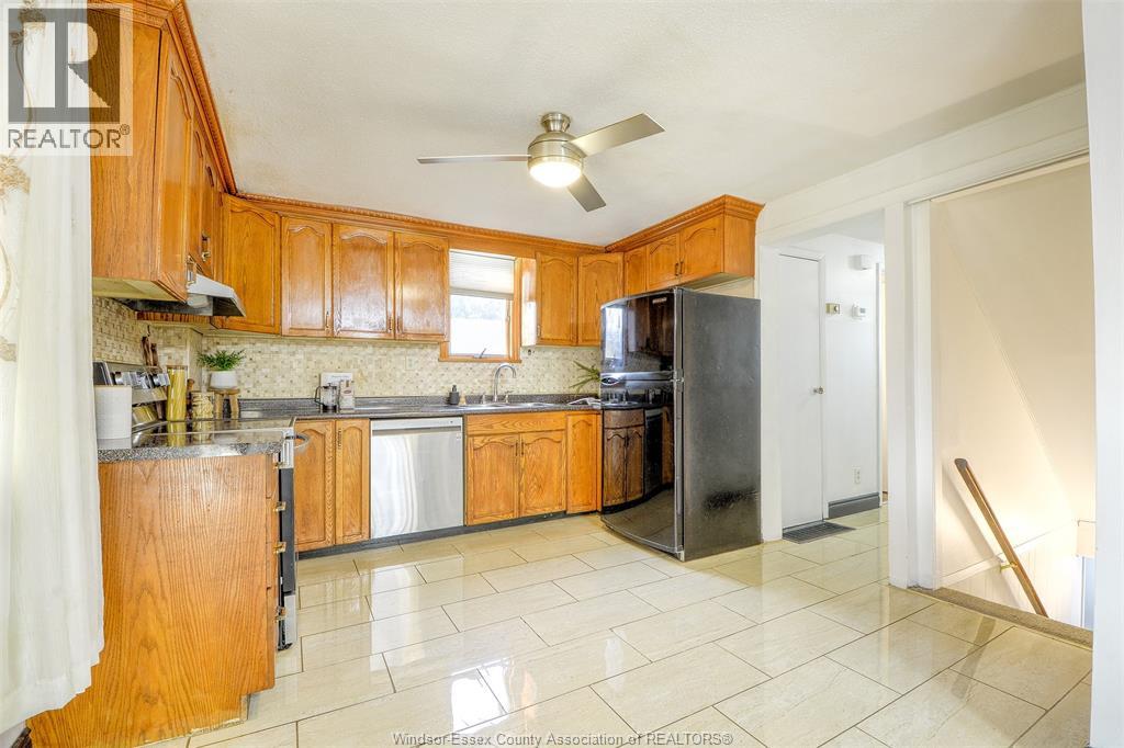 10475 Eastcourt, Windsor, Ontario N8R 1E4 - Photo 11 - 25032039