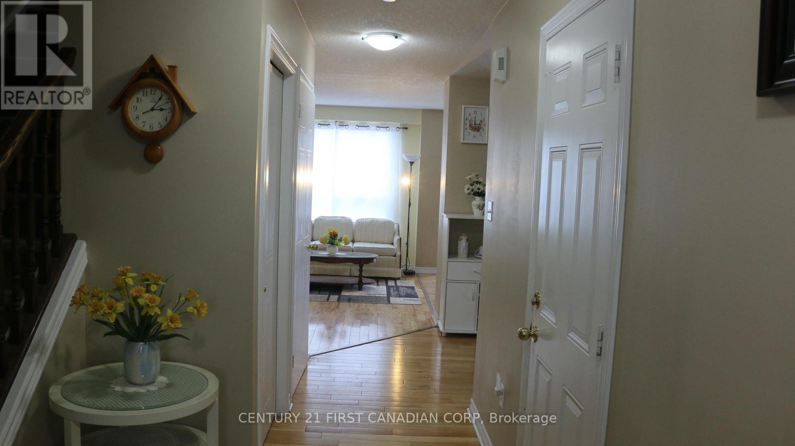 995 Oakcrossing Road, London North, Ontario  N6H 0A7 - Photo 2 - X12651398