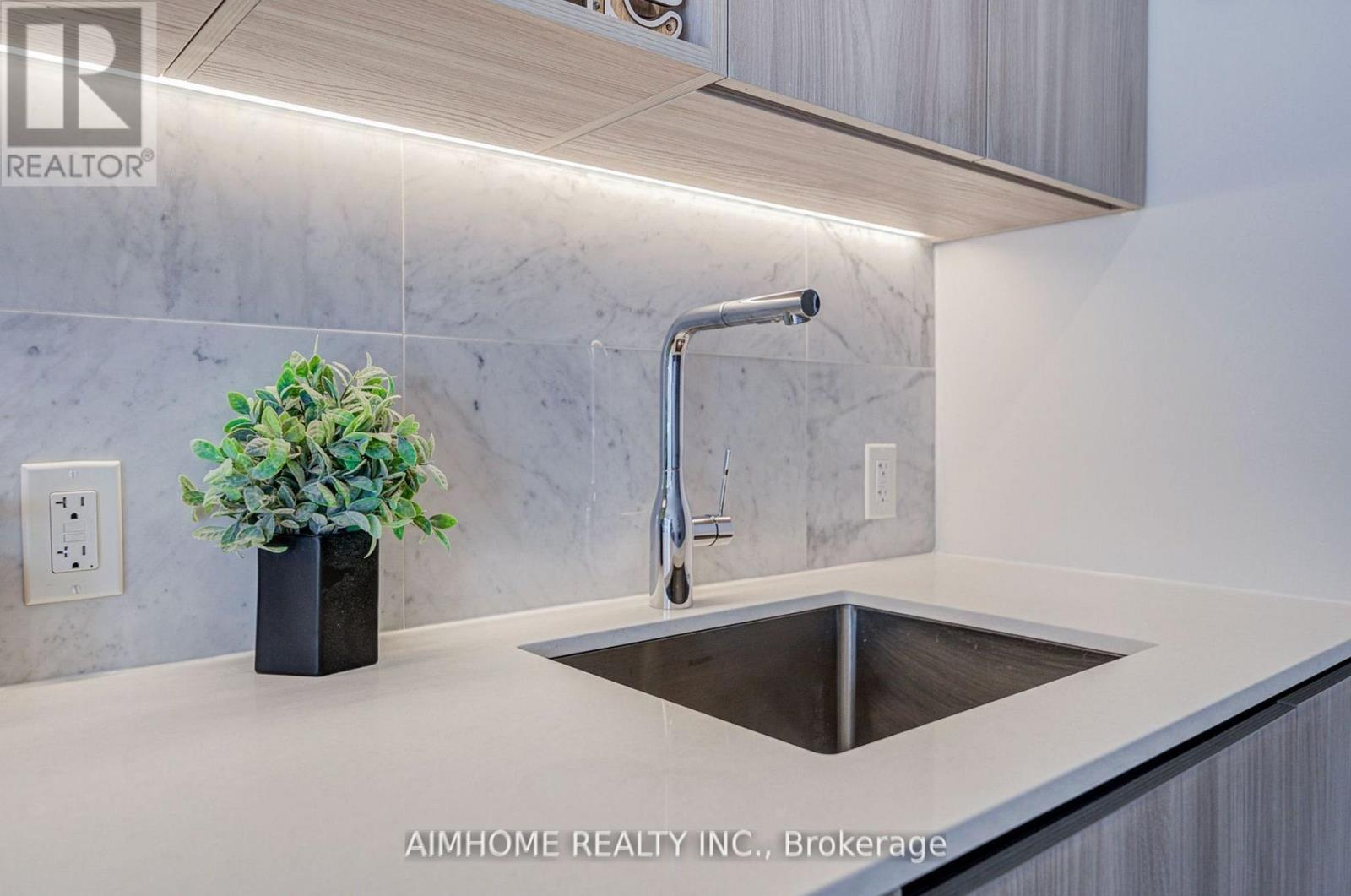 1102 - 19 Bathurst Street, Toronto, Ontario  M5V 0N2 - Photo 12 - C12651380