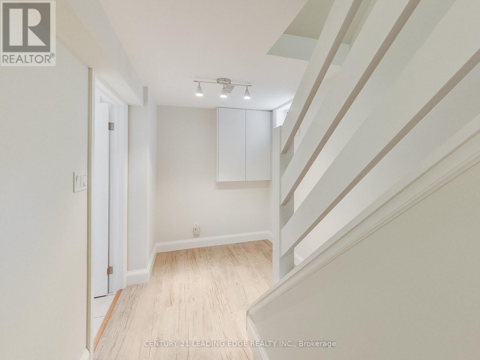 B - 491 Cosburn Avenue, Toronto, Ontario  M4J 2N7 - Photo 11 - E12651400