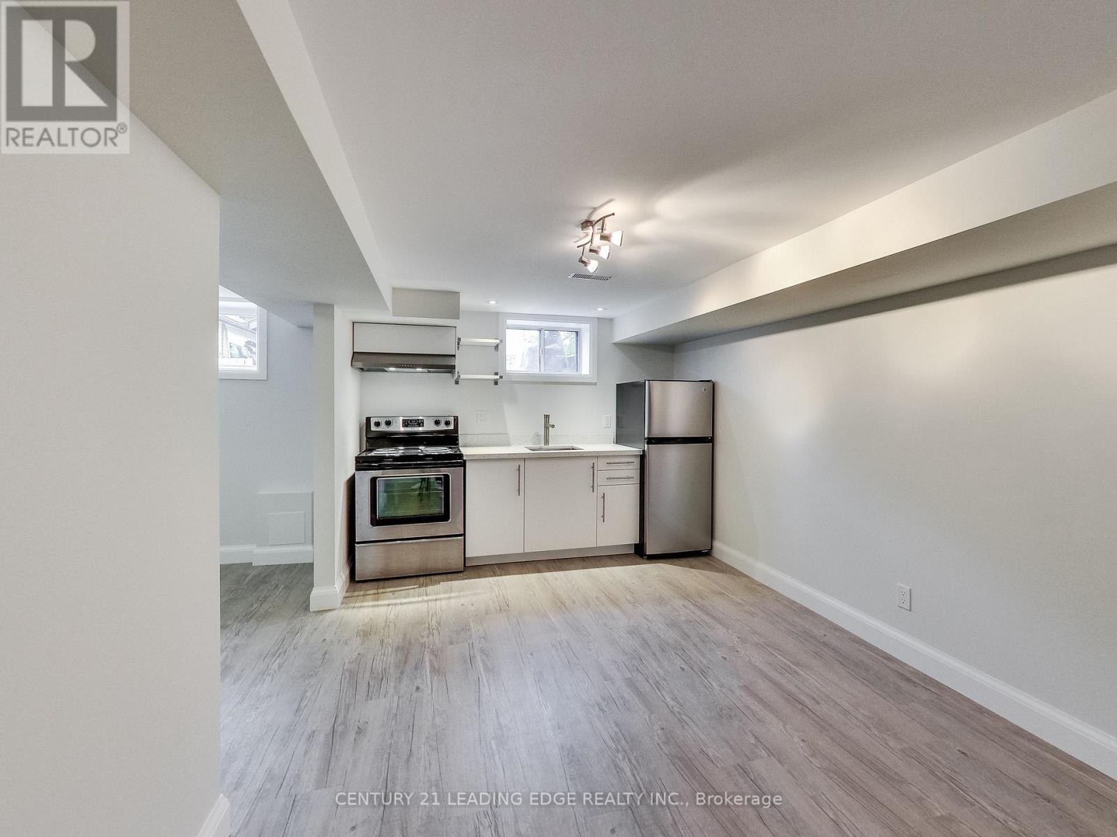 B - 491 Cosburn Avenue, Toronto, Ontario  M4J 2N7 - Photo 17 - E12651400