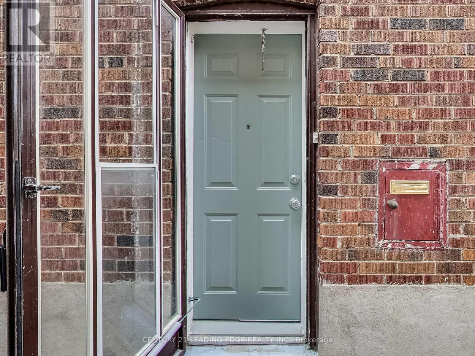 B - 491 Cosburn Avenue, Toronto, Ontario  M4J 2N7 - Photo 2 - E12651400