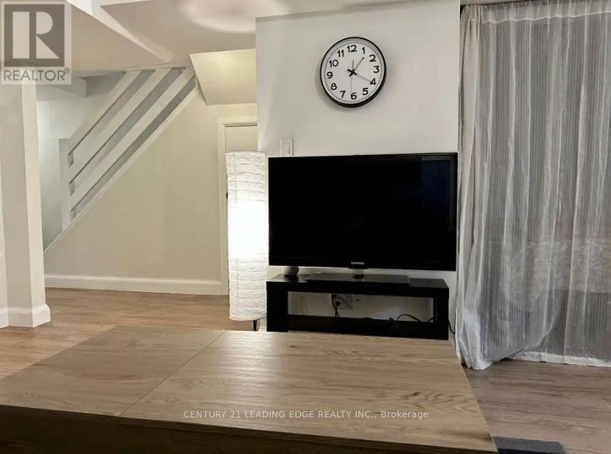 B - 491 Cosburn Avenue, Toronto, Ontario  M4J 2N7 - Photo 4 - E12651400