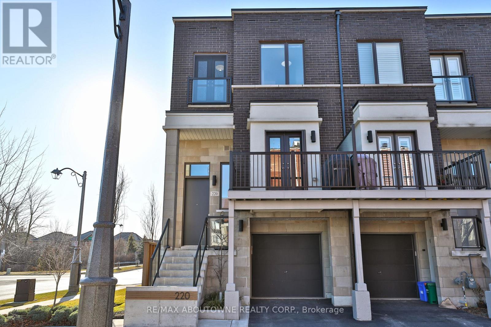 220 VELLWOOD COMMON, Oakville, Ontario