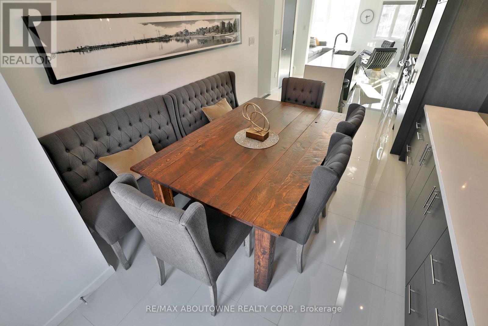 220 Vellwood Common, Oakville, Ontario  L6L 0E8 - Photo 10 - W12651396