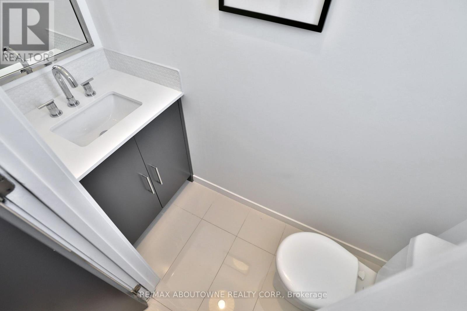 220 Vellwood Common, Oakville, Ontario  L6L 0E8 - Photo 13 - W12651396