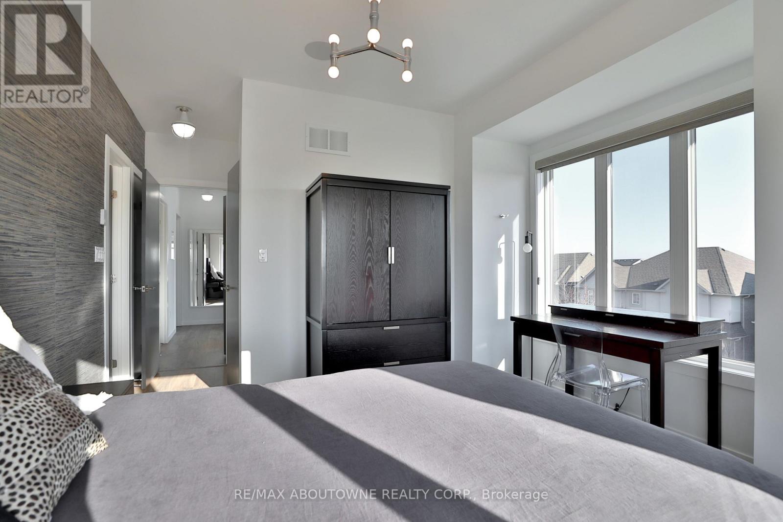 220 Vellwood Common, Oakville, Ontario  L6L 0E8 - Photo 14 - W12651396