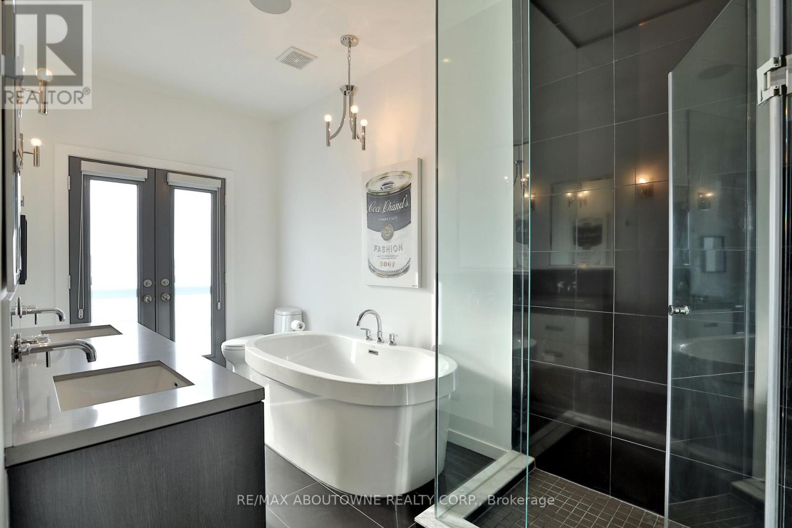 220 Vellwood Common, Oakville, Ontario  L6L 0E8 - Photo 16 - W12651396