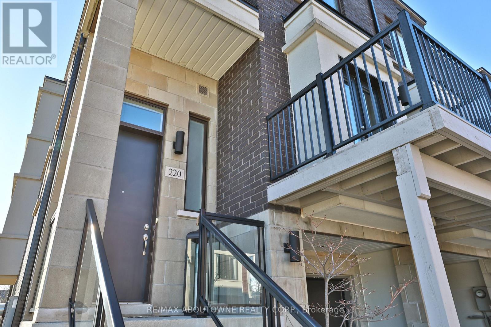 220 Vellwood Common, Oakville, Ontario  L6L 0E8 - Photo 3 - W12651396