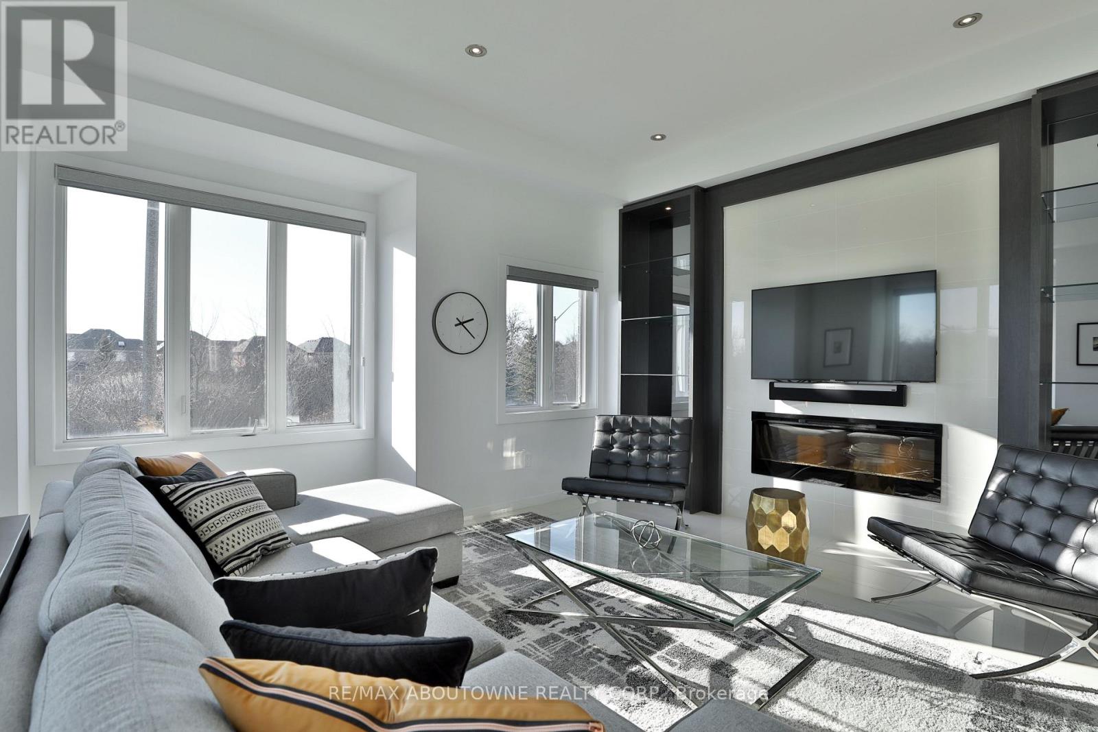 220 Vellwood Common, Oakville, Ontario  L6L 0E8 - Photo 5 - W12651396