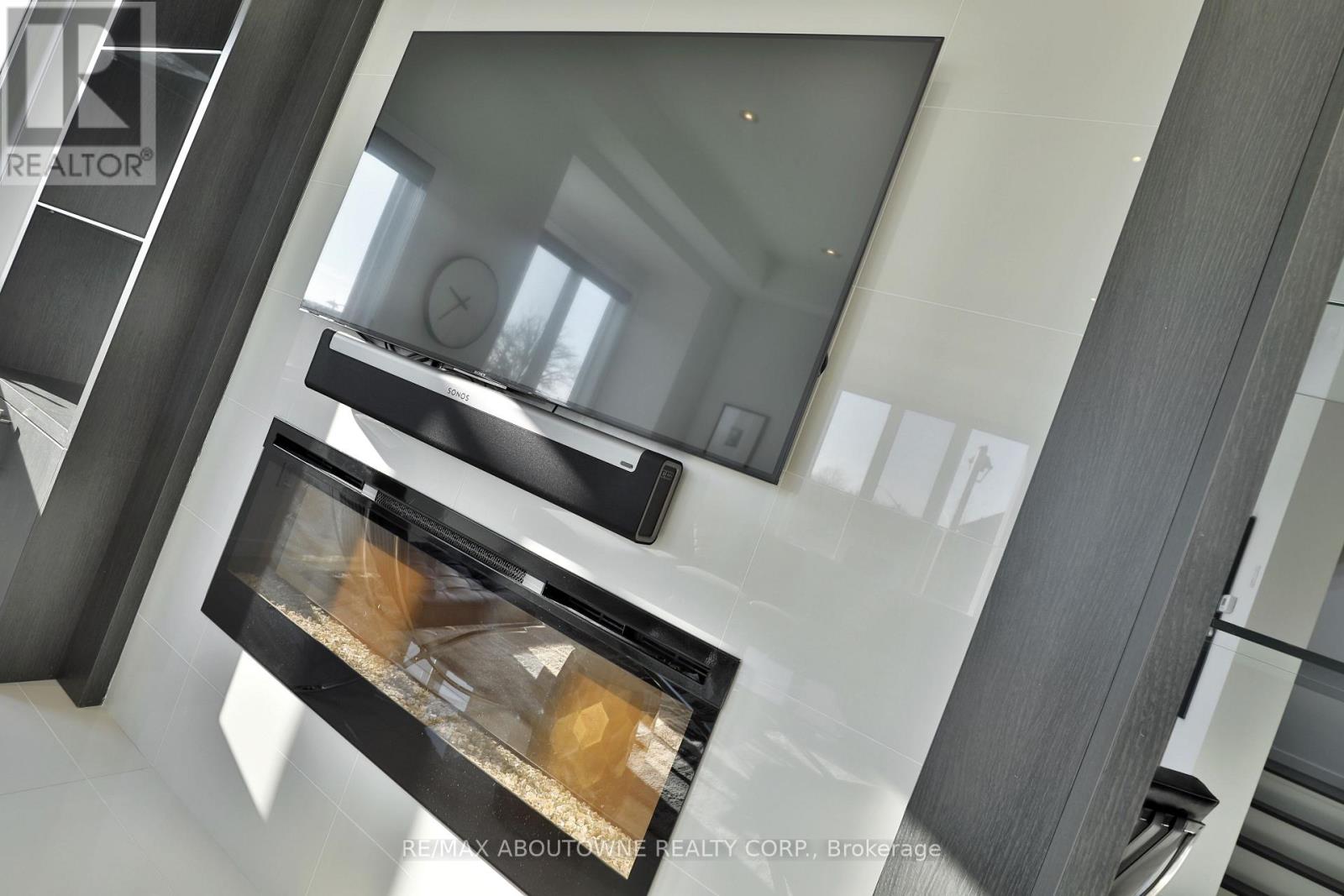 220 Vellwood Common, Oakville, Ontario  L6L 0E8 - Photo 6 - W12651396