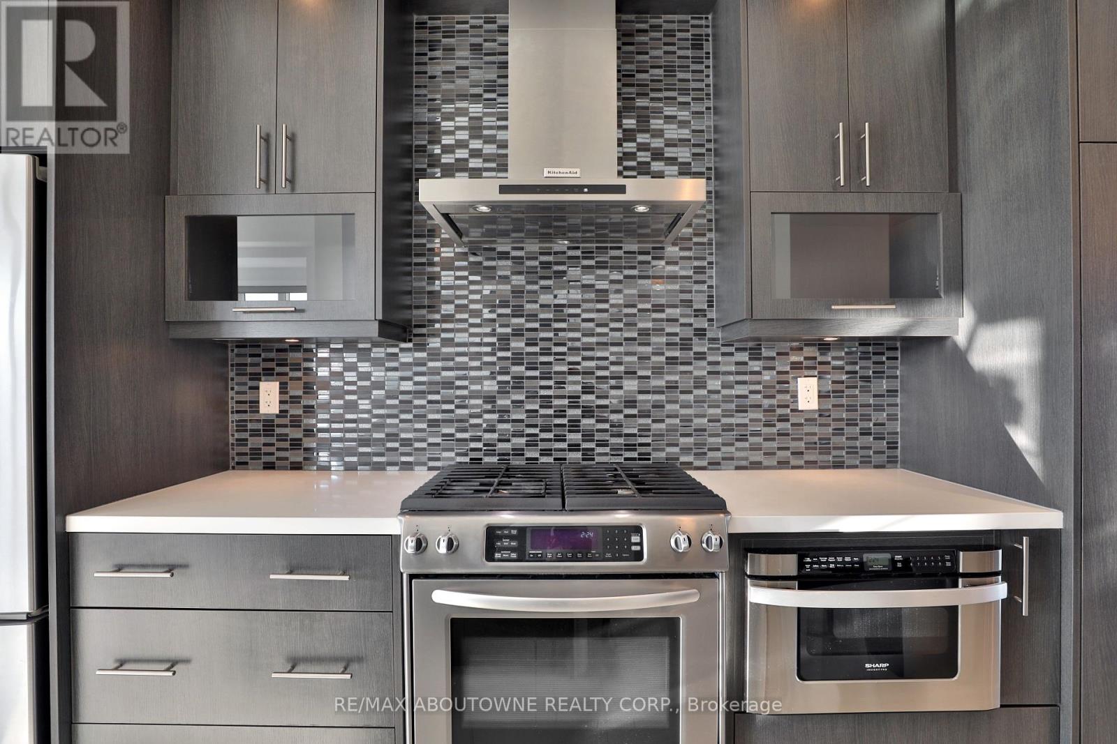 220 Vellwood Common, Oakville, Ontario  L6L 0E8 - Photo 8 - W12651396