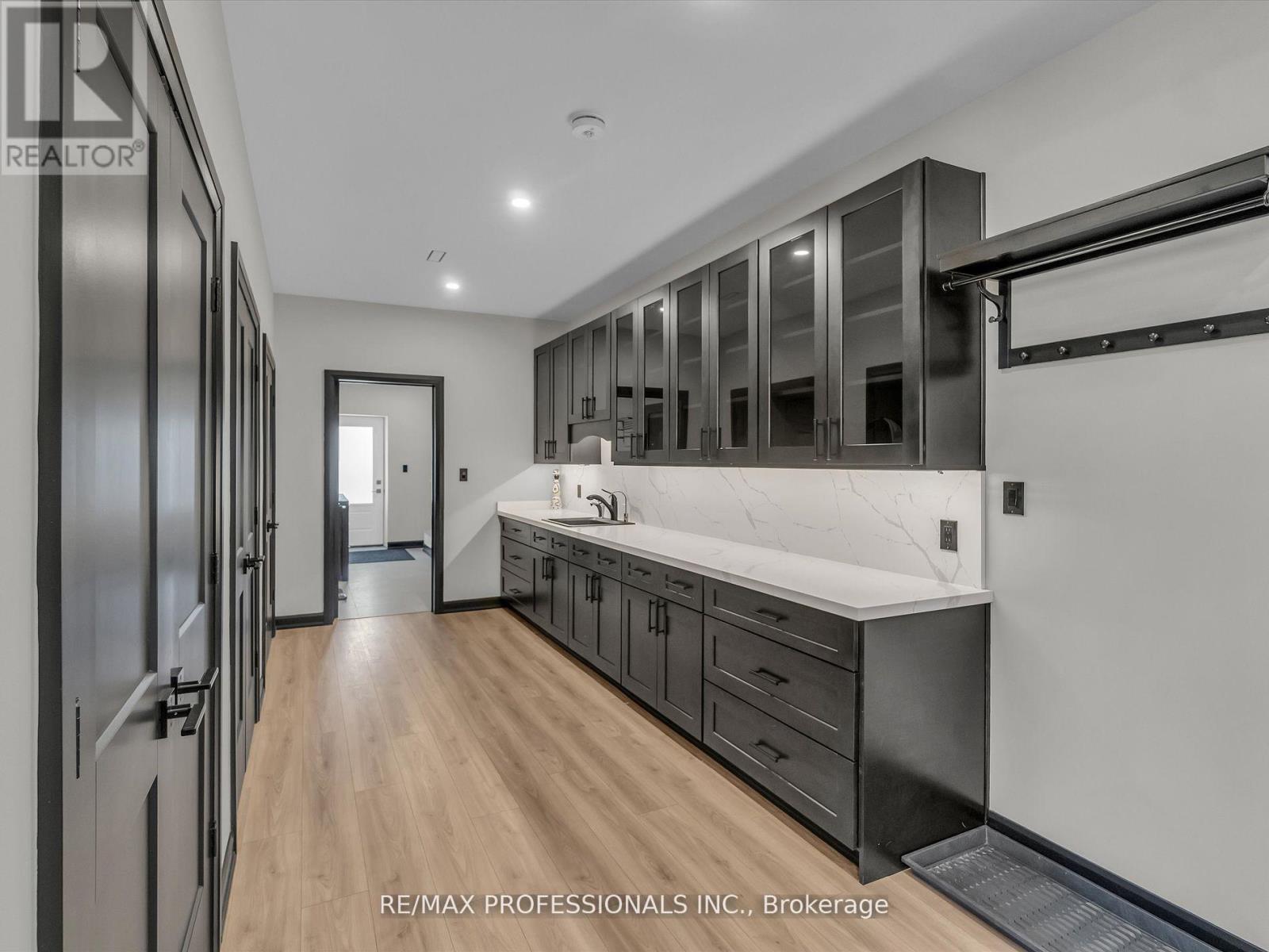 2320 Highway 117, Lake Of Bays, Ontario  P0B 1A0 - Photo 11 - X12651386