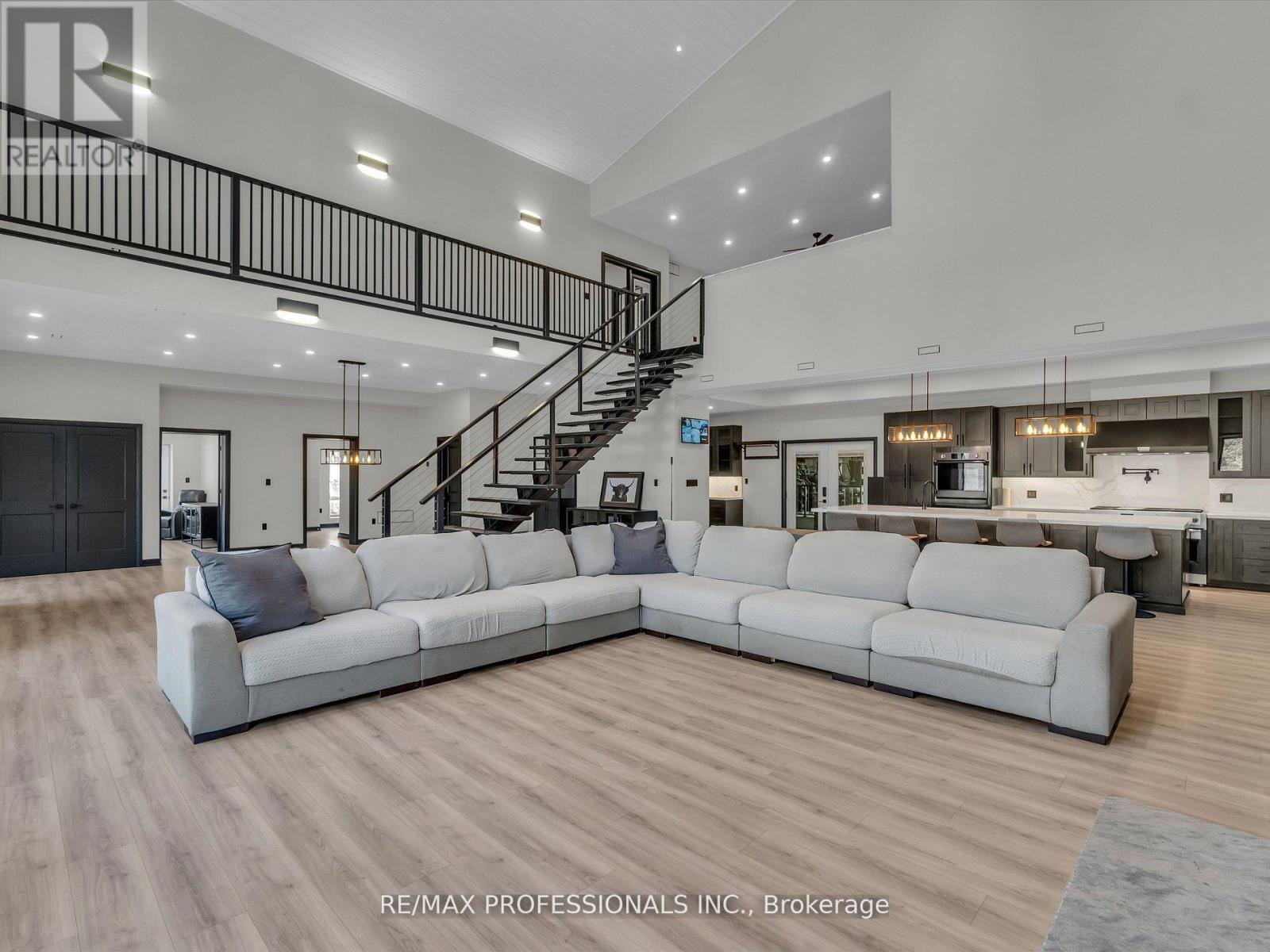 2320 Highway 117, Lake Of Bays, Ontario  P0B 1A0 - Photo 19 - X12651386