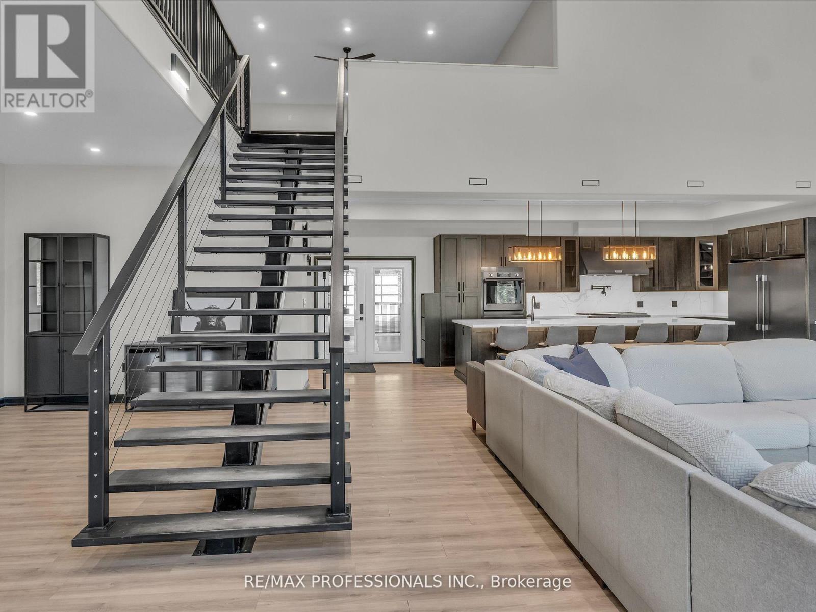 2320 Highway 117, Lake Of Bays, Ontario  P0B 1A0 - Photo 24 - X12651386