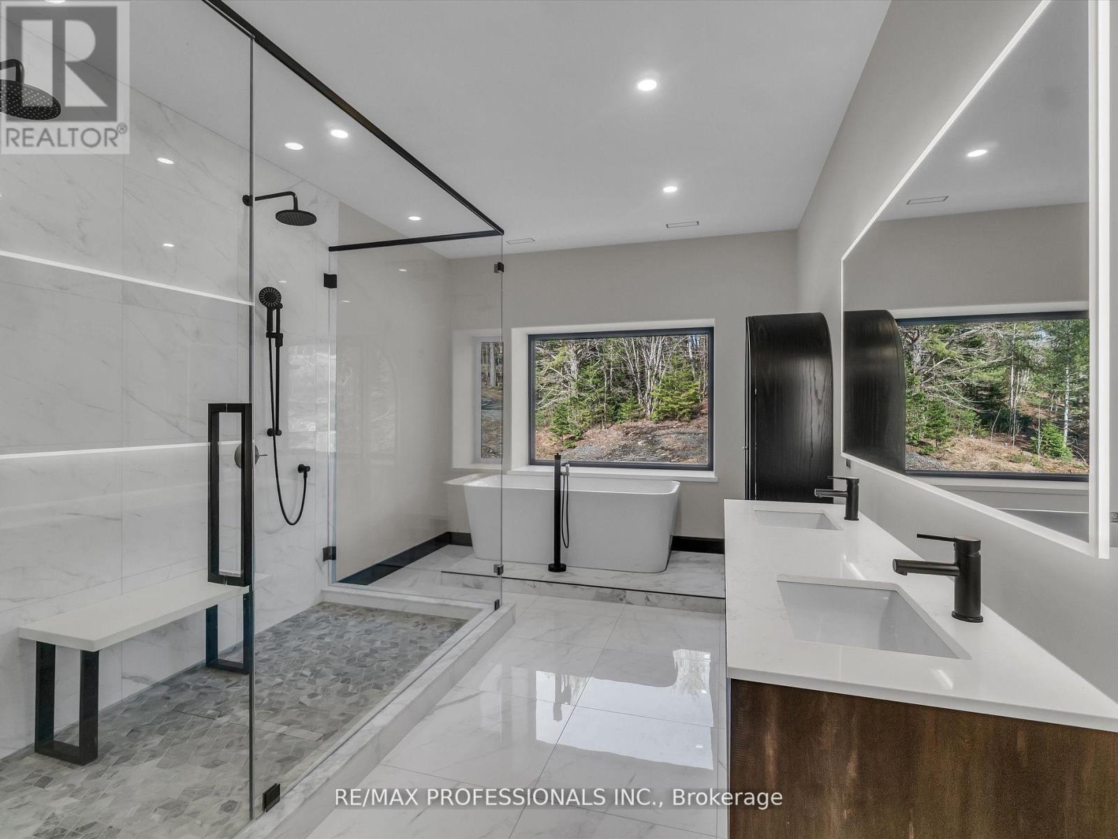 2320 Highway 117, Lake Of Bays, Ontario  P0B 1A0 - Photo 32 - X12651386