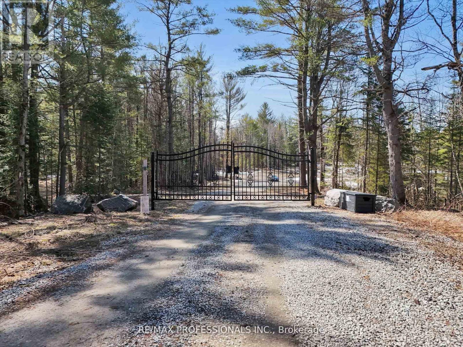 2320 Highway 117, Lake Of Bays, Ontario  P0B 1A0 - Photo 4 - X12651386