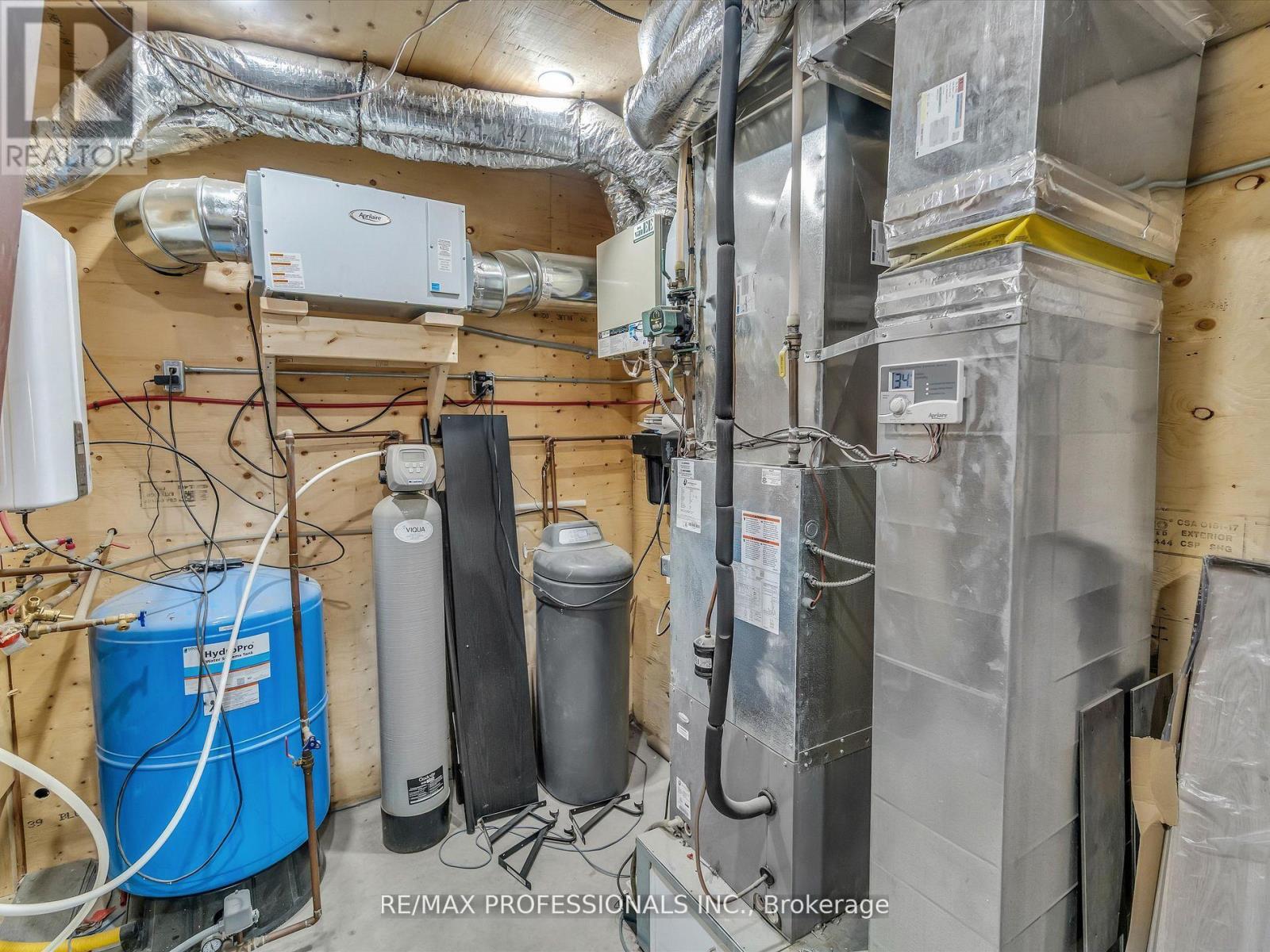 2320 Highway 117, Lake Of Bays, Ontario  P0B 1A0 - Photo 48 - X12651386