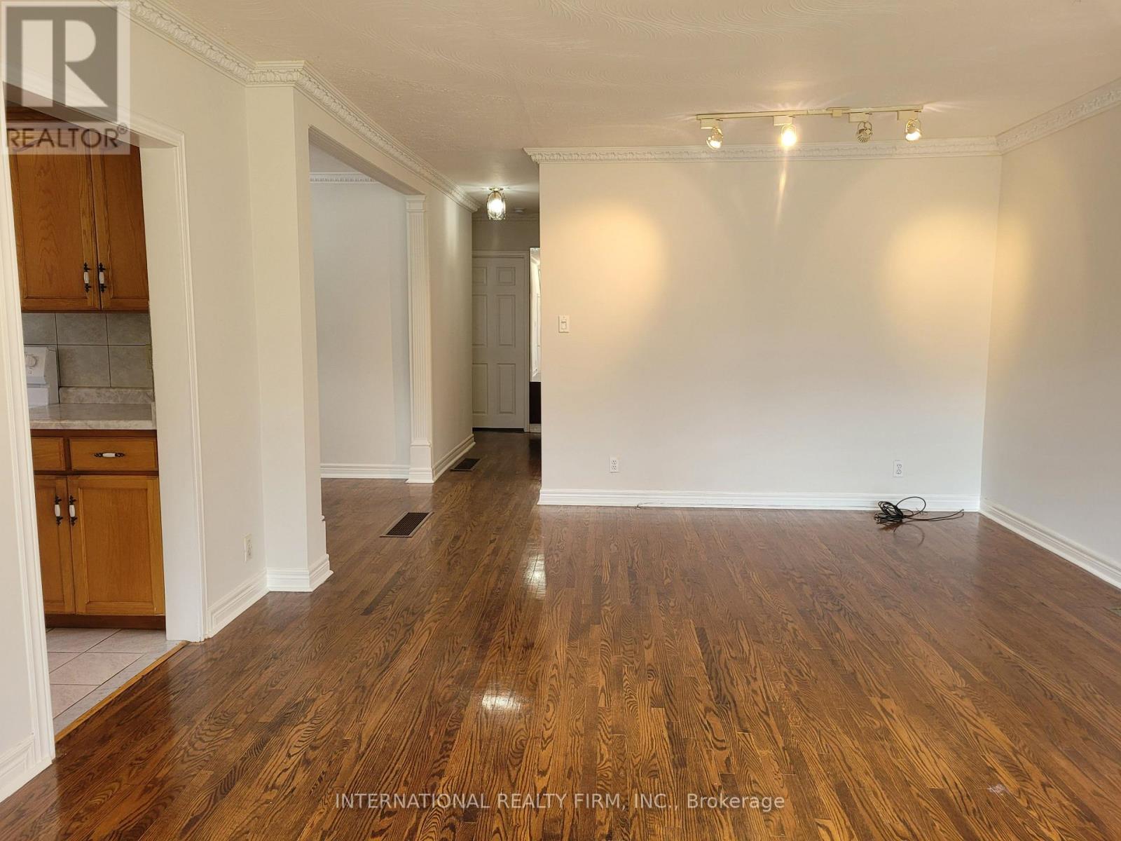 Main Floor - 229 Alsace Road, Richmond Hill, Ontario  L4C 2W9 - Photo 11 - N12651472