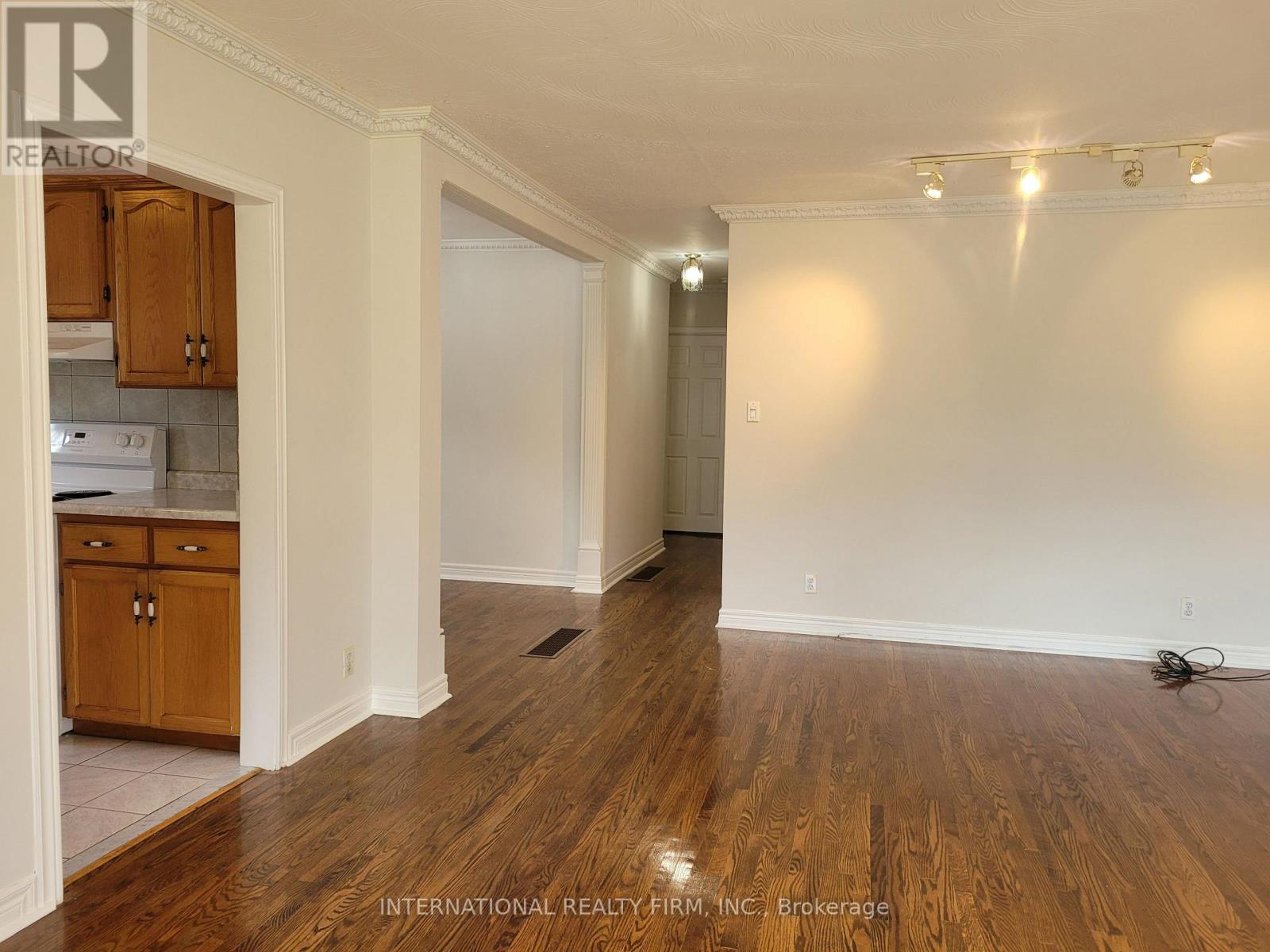 Main Floor - 229 Alsace Road, Richmond Hill, Ontario  L4C 2W9 - Photo 12 - N12651472