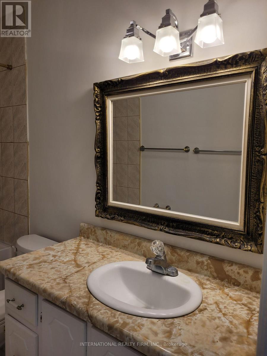 Main Floor - 229 Alsace Road, Richmond Hill, Ontario  L4C 2W9 - Photo 16 - N12651472