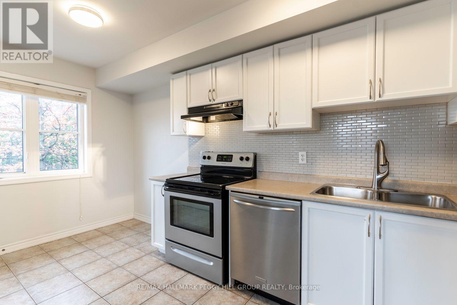 2 - 141 Sydenham Wells, Barrie (Georgian Drive), Ontario  L4M 0H3 - Photo 6 - S12651452