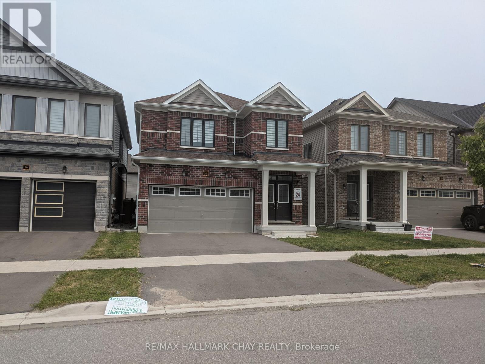 18 VALLEYBROOK ROAD, Barrie, Ontario
