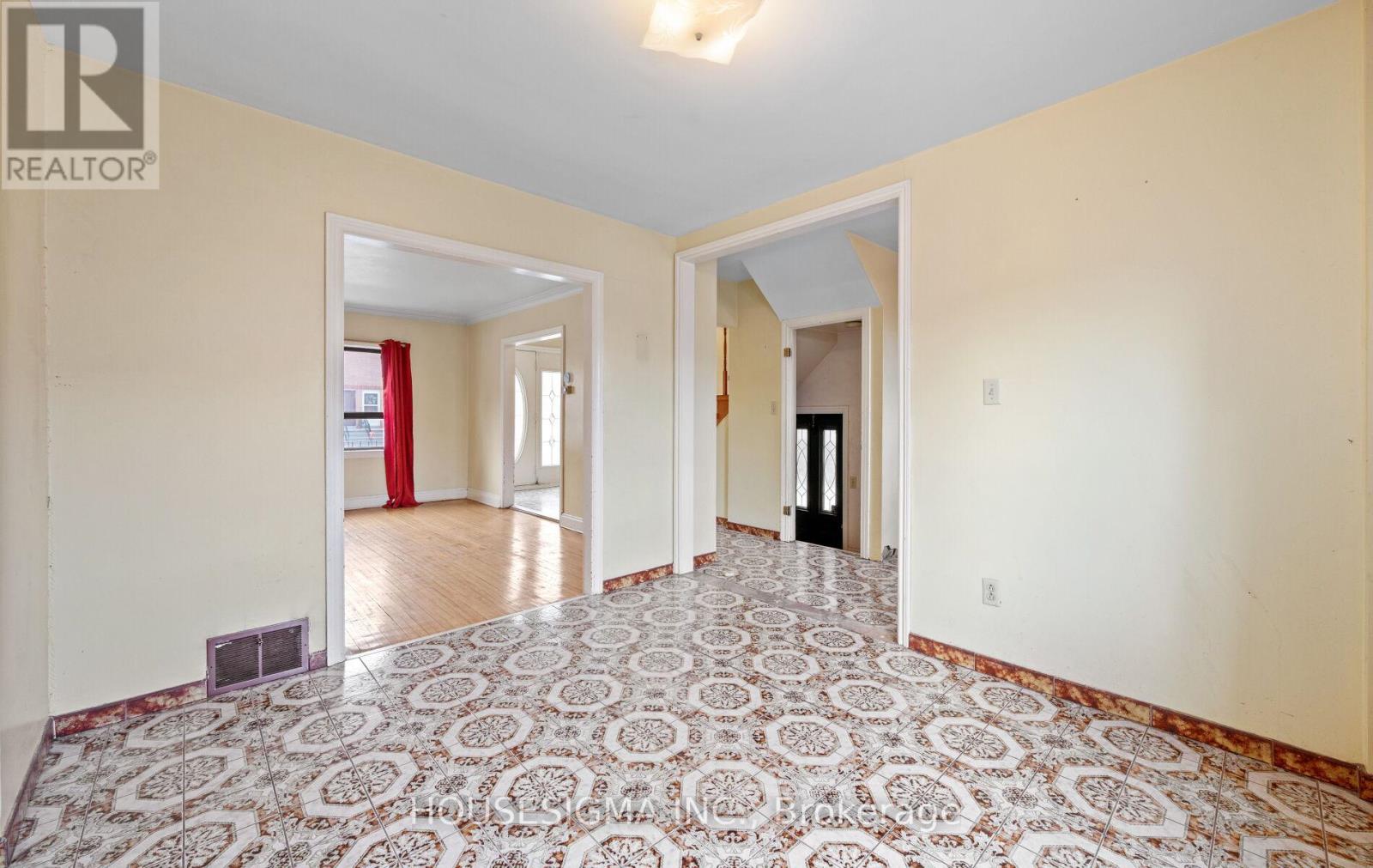 61 Primrose Avenue, Toronto, Ontario  M6H 3V2 - Photo 10 - W12651410