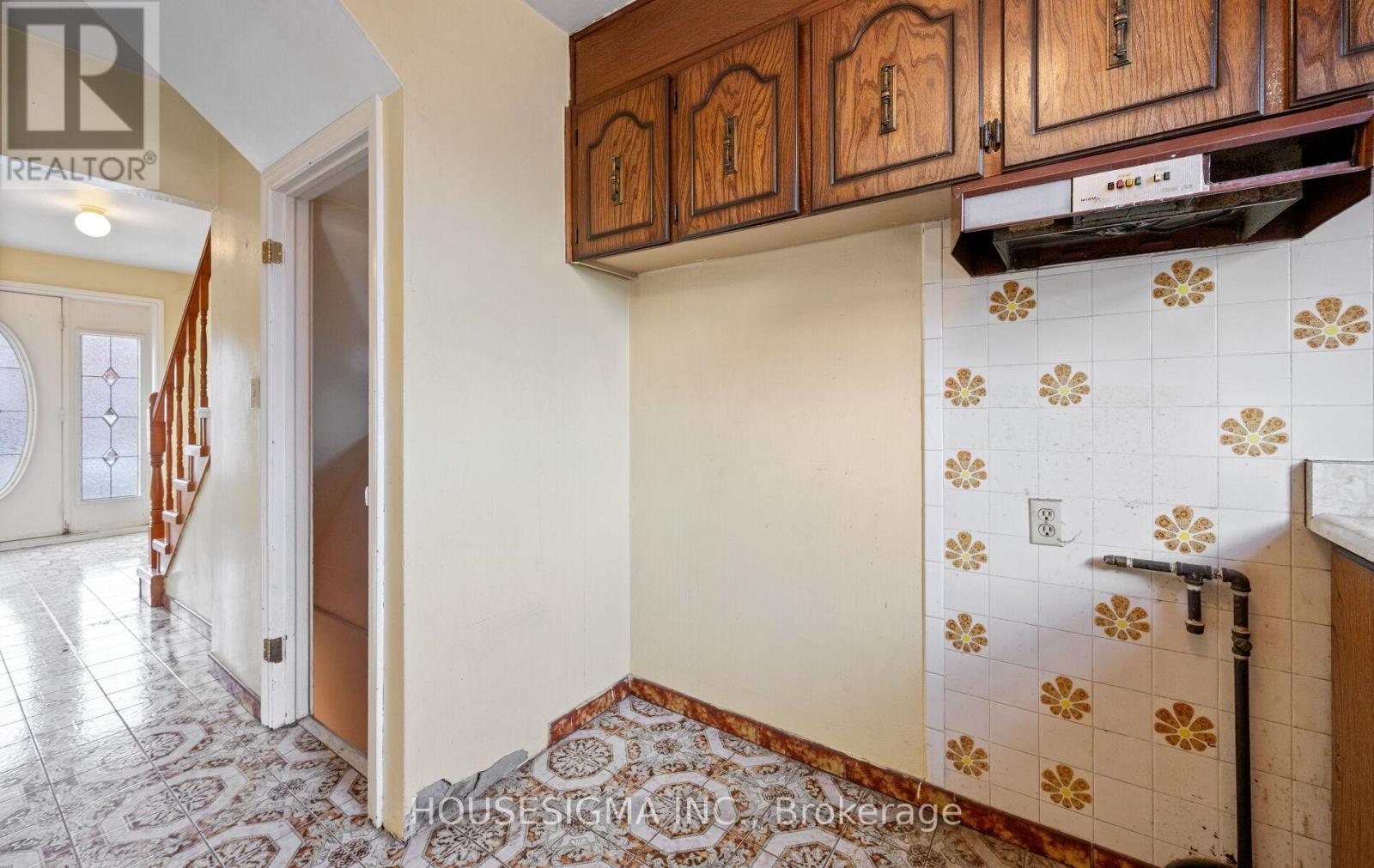 61 Primrose Avenue, Toronto, Ontario  M6H 3V2 - Photo 13 - W12651410