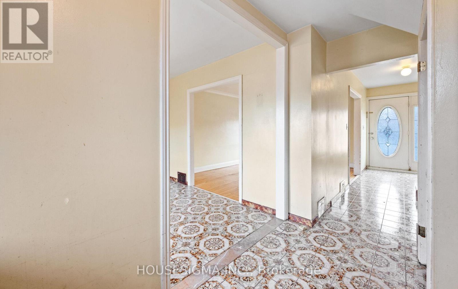 61 Primrose Avenue, Toronto, Ontario  M6H 3V2 - Photo 14 - W12651410