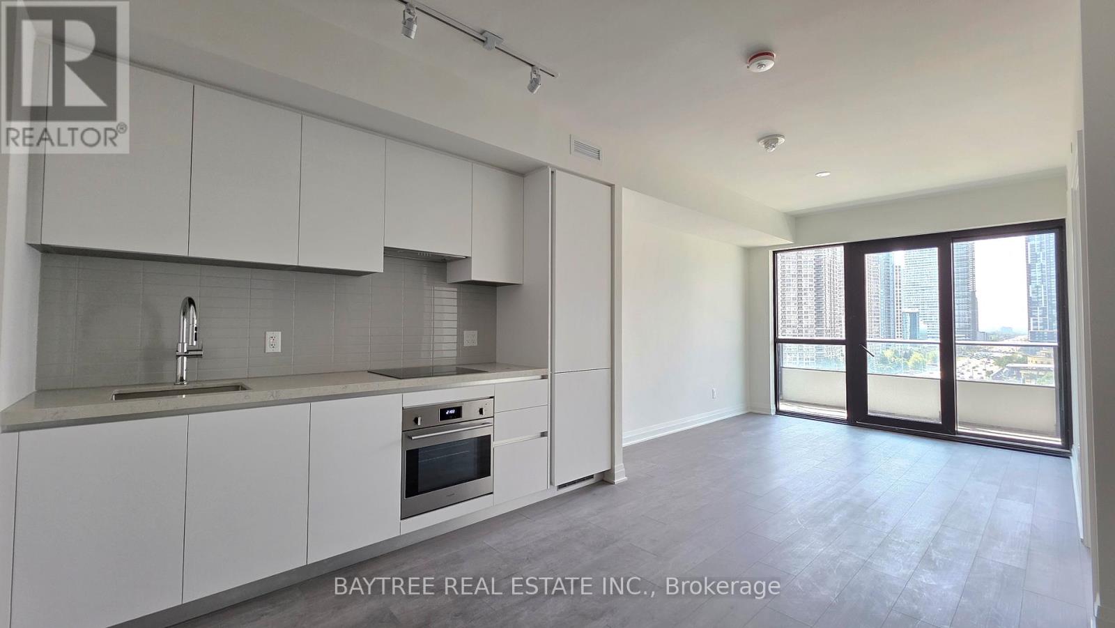 1206 - 2 Erskine Road, Mississauga, Ontario  L5B 0S1 - Photo 2 - W12651462