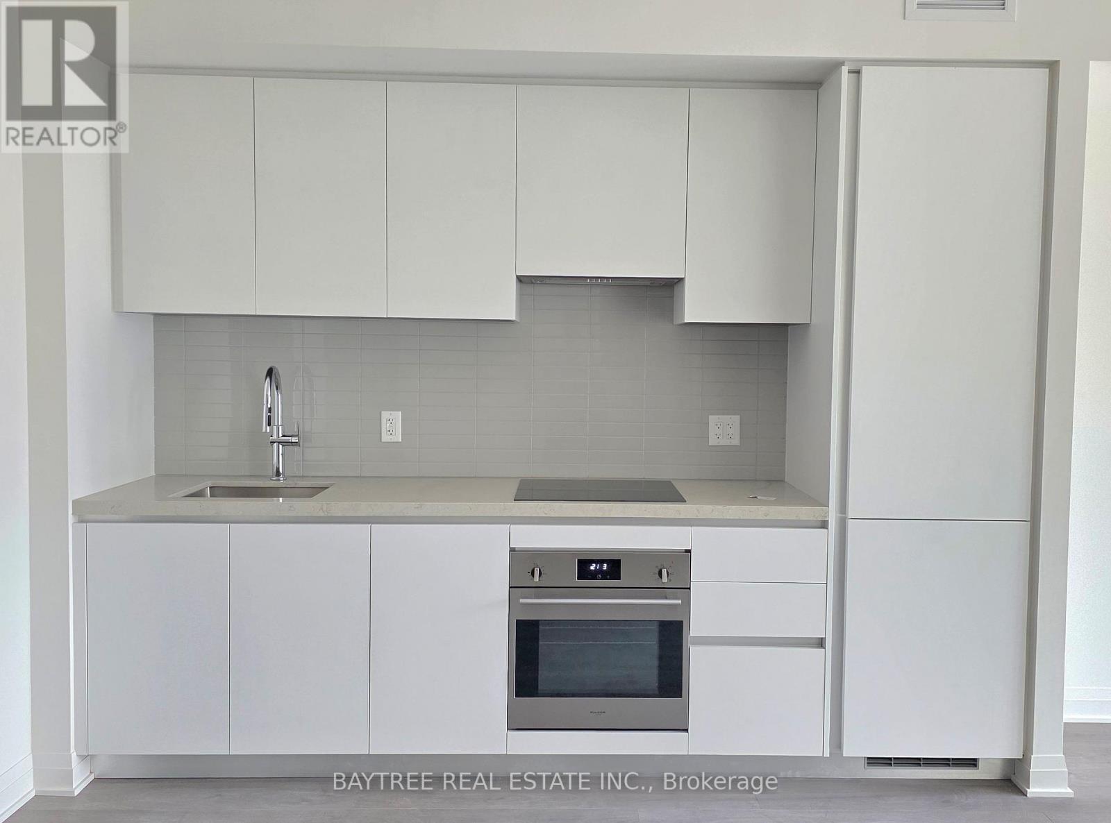 1206 - 2 Erskine Road, Mississauga, Ontario  L5B 0S1 - Photo 3 - W12651462