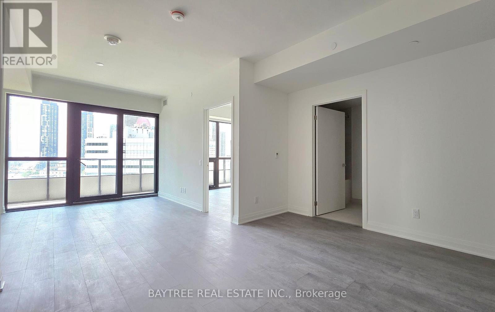 1206 - 2 Erskine Road, Mississauga, Ontario  L5B 0S1 - Photo 4 - W12651462